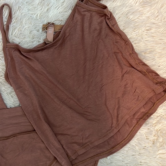 Skims lounge short Undie and tank bundle - Picture 4 of 7